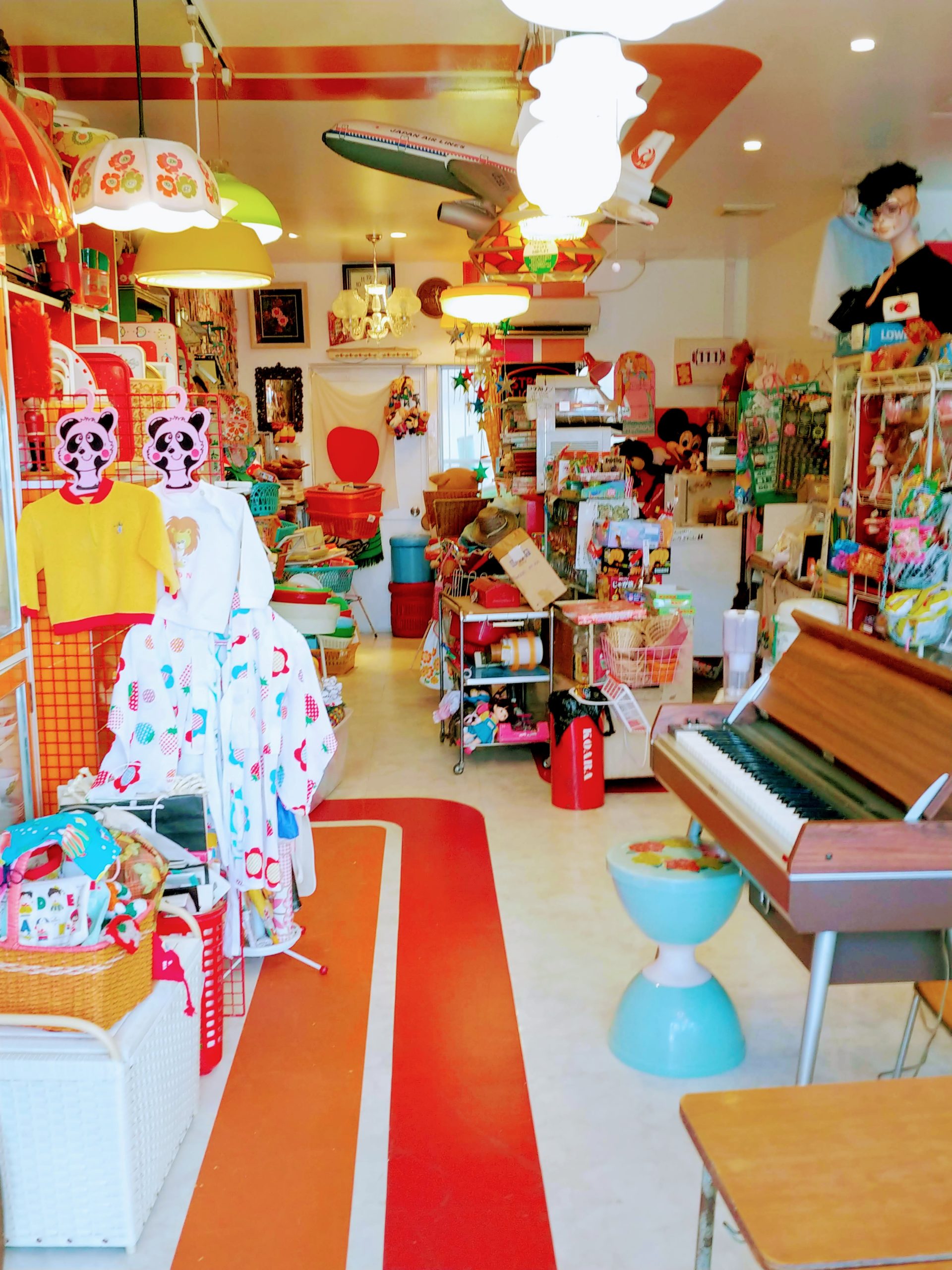 福岡市東区にあるカラフルでポップな昭和レトロ可愛い雑貨屋、青空人間